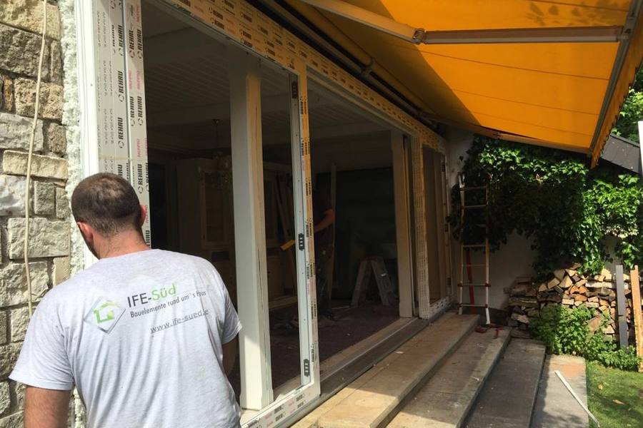 Fenstermontage durch einen Fachbetrieb