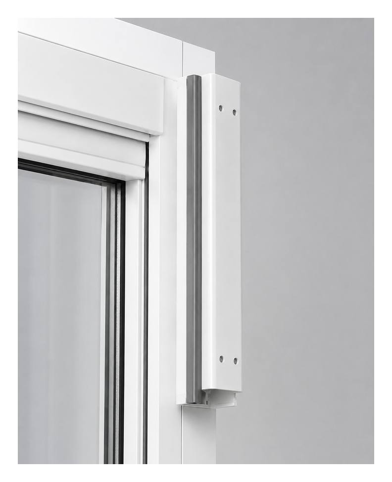 Rollladenführungsschiene am Fensterrahmen